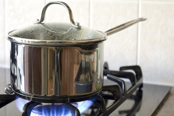 8 mẹo hay tiết kiệm đến 50% lượng gas khi nấu, bà nội trợ nên biết